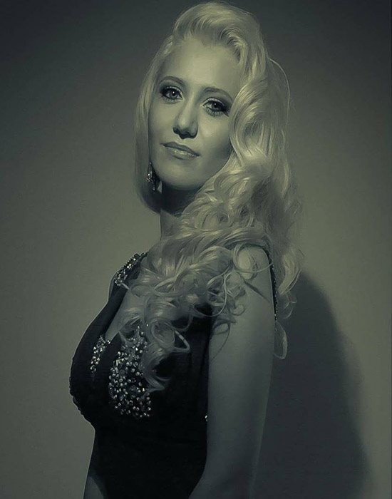 Anna (26 ans, Evian)